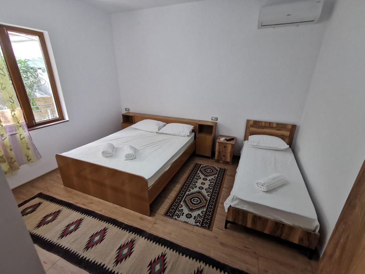 베라트 Bujtina Valgent B&B 외부 사진