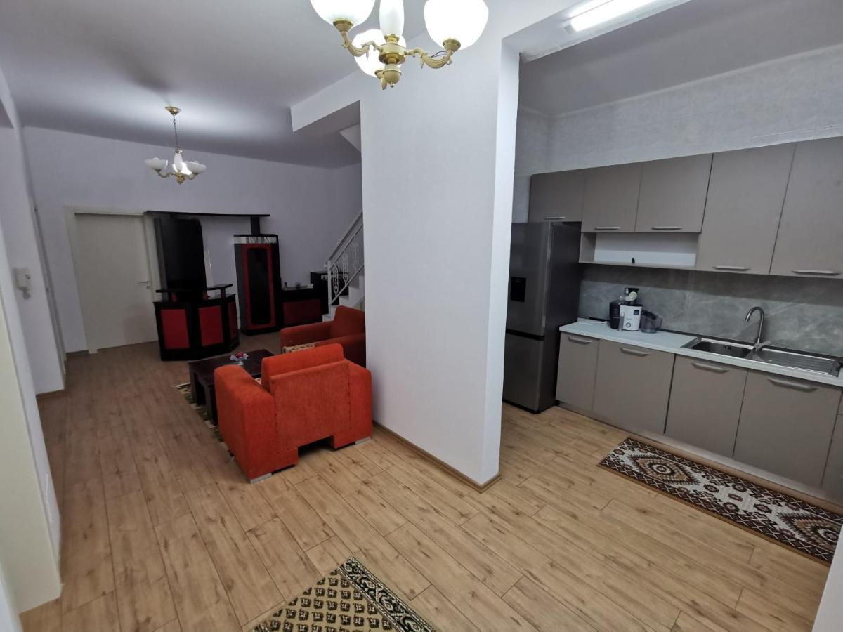 베라트 Bujtina Valgent B&B 외부 사진