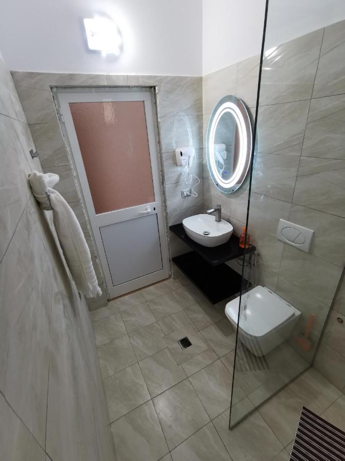 베라트 Bujtina Valgent B&B 외부 사진