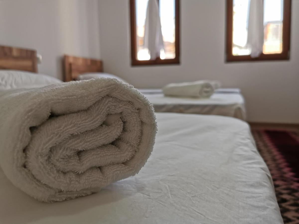 베라트 Bujtina Valgent B&B 외부 사진