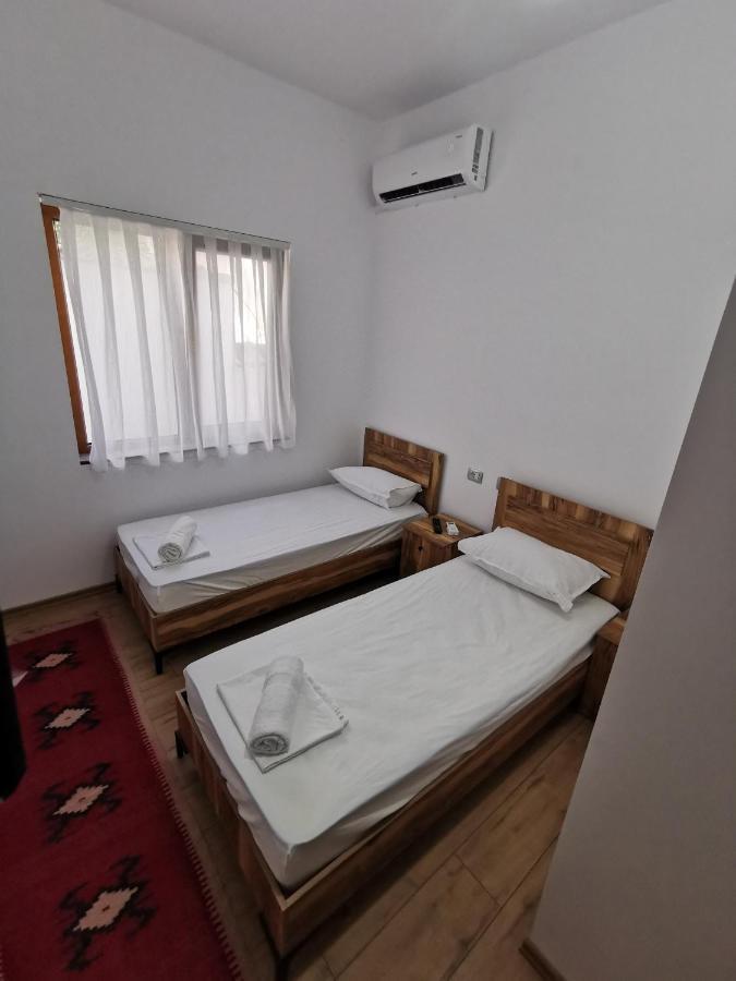 베라트 Bujtina Valgent B&B 외부 사진