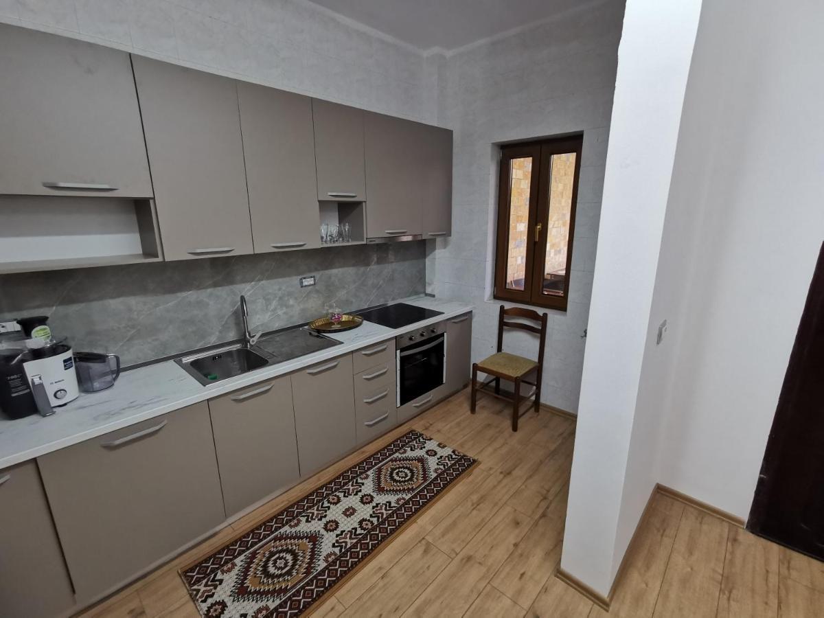 베라트 Bujtina Valgent B&B 외부 사진