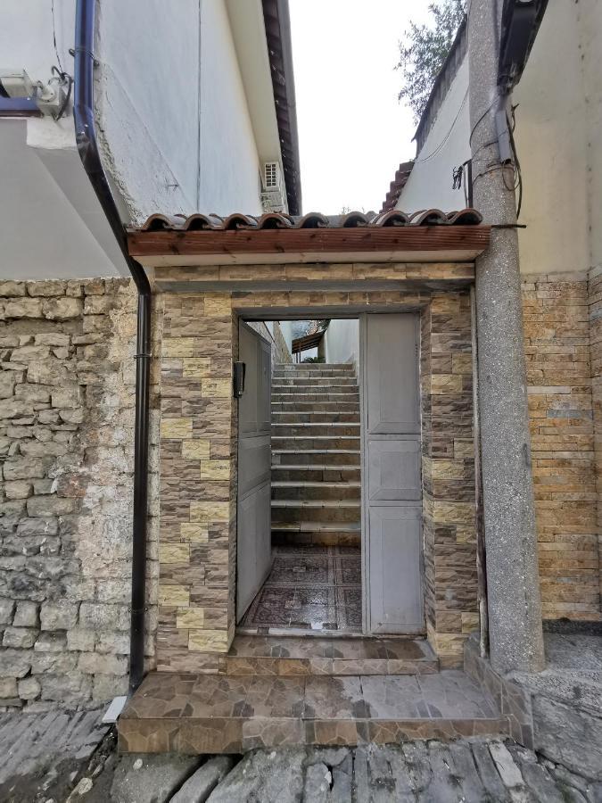 베라트 Bujtina Valgent B&B 외부 사진