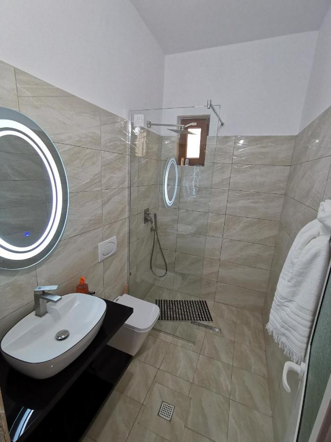 베라트 Bujtina Valgent B&B 외부 사진