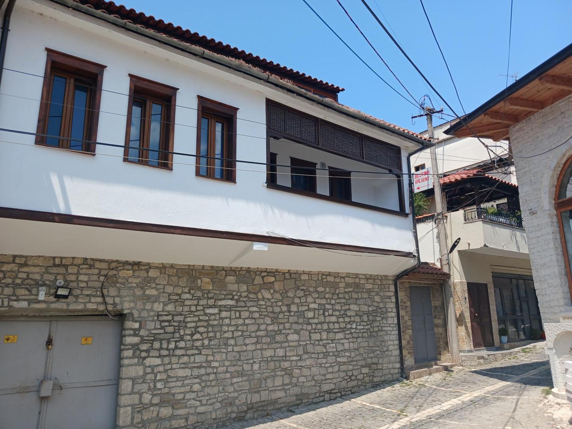 베라트 Bujtina Valgent B&B 외부 사진